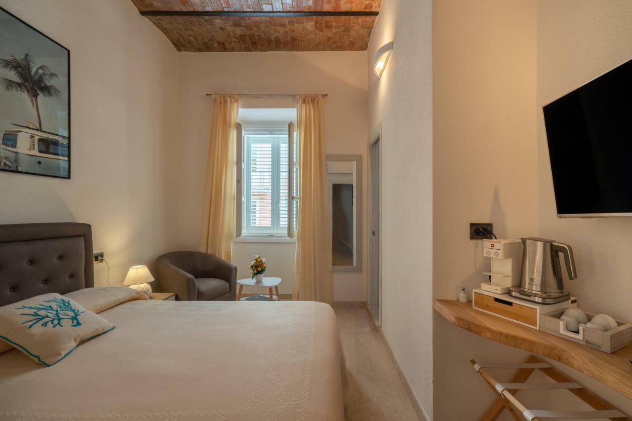 Corso Umberto Rooms Олбия Екстериор снимка
